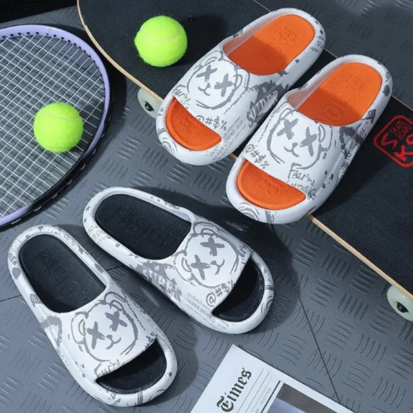 Sandalias de suela suave con dibujos animados de osos, antideslizantes de secado rápido con punta abierto, para interiores y ducha, calzado para hombres - Image 3